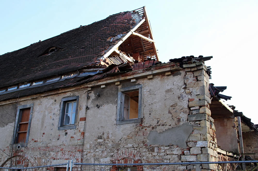 Bild 1 - Problemimmobilie verkaufen: So befreien Sie sich von Mietnomaden, Leerstand und Sanierungsstau